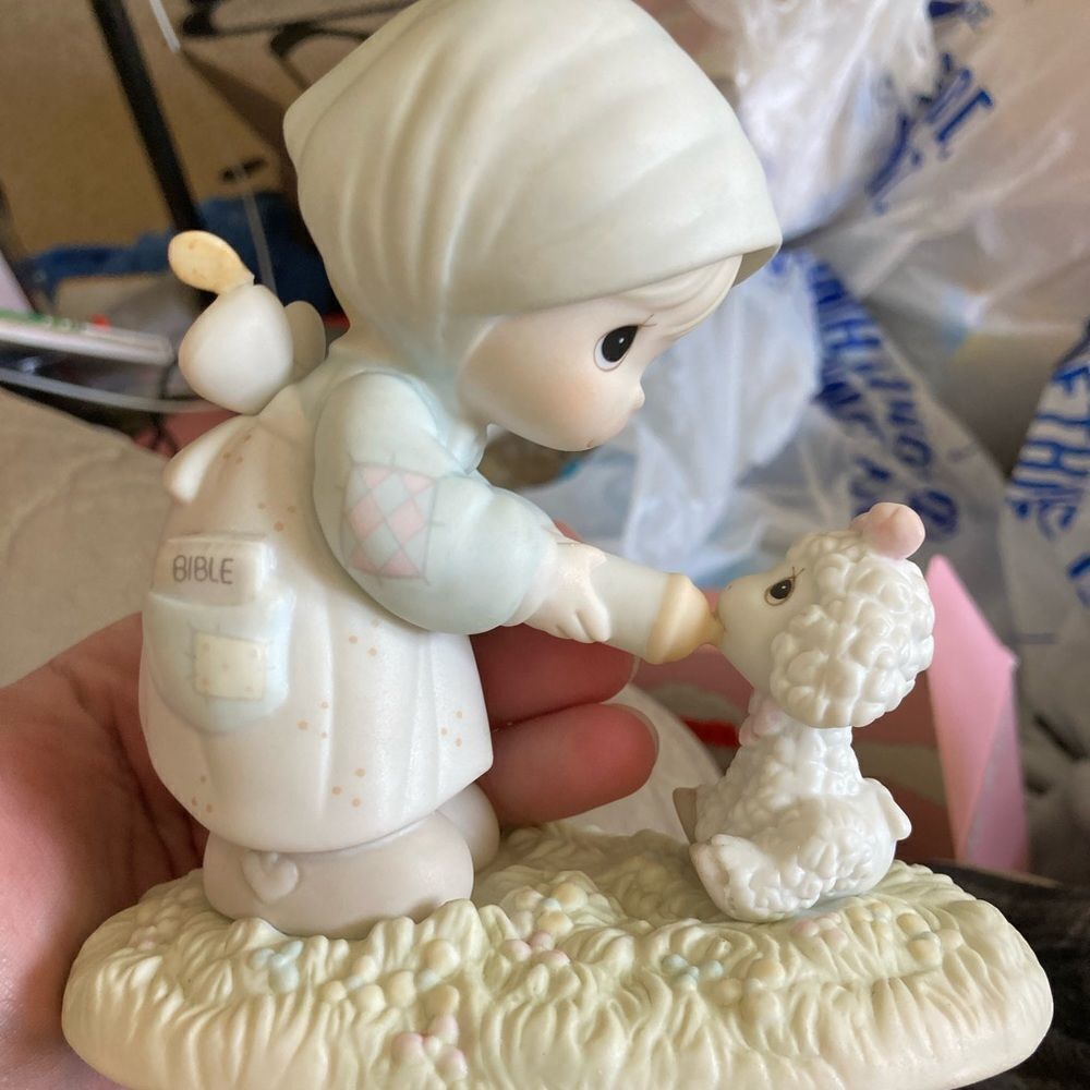 Vintage Precious Moments “Feed My Sheep” 1987 Members Only Collectible Figurine